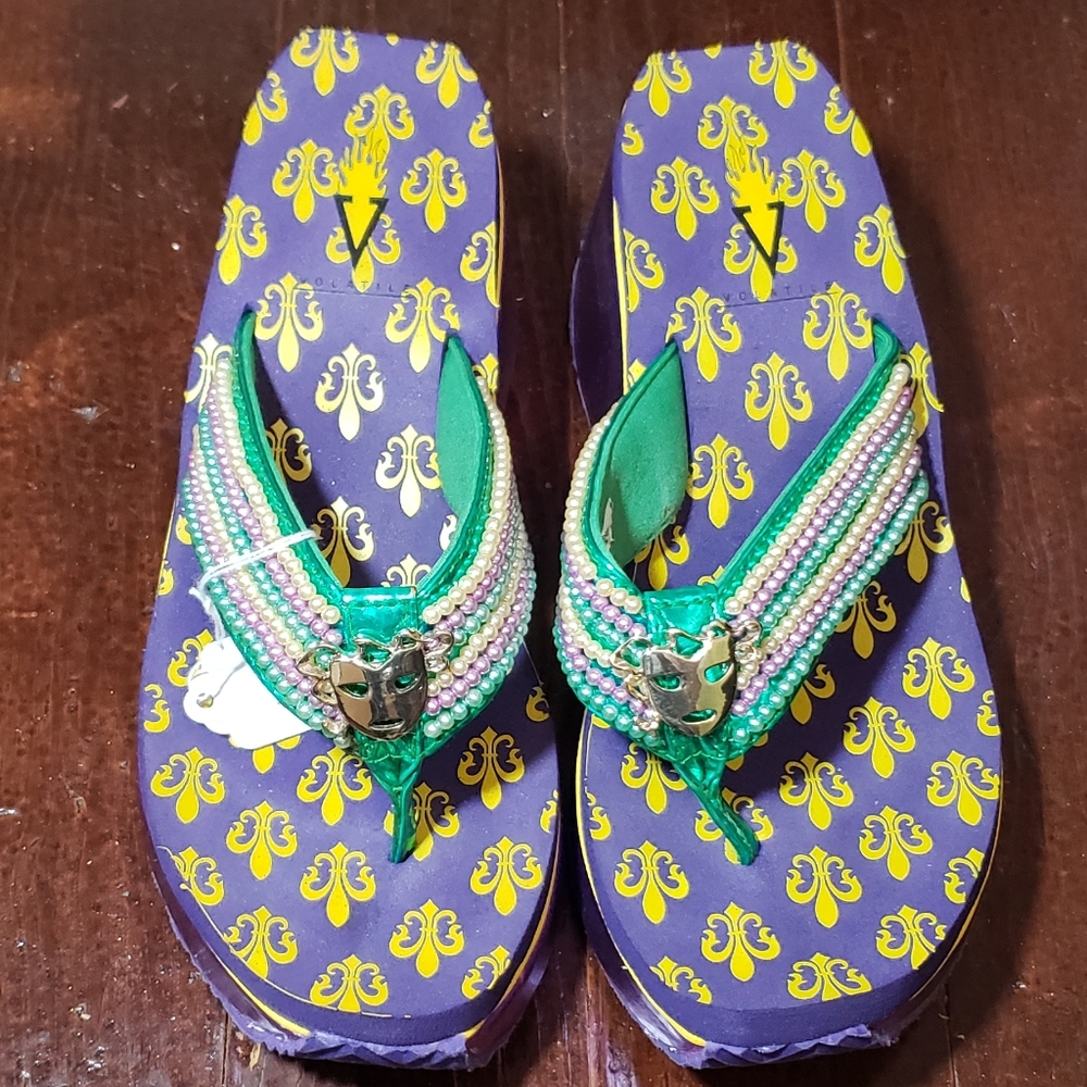 Volatile flip flop wedges